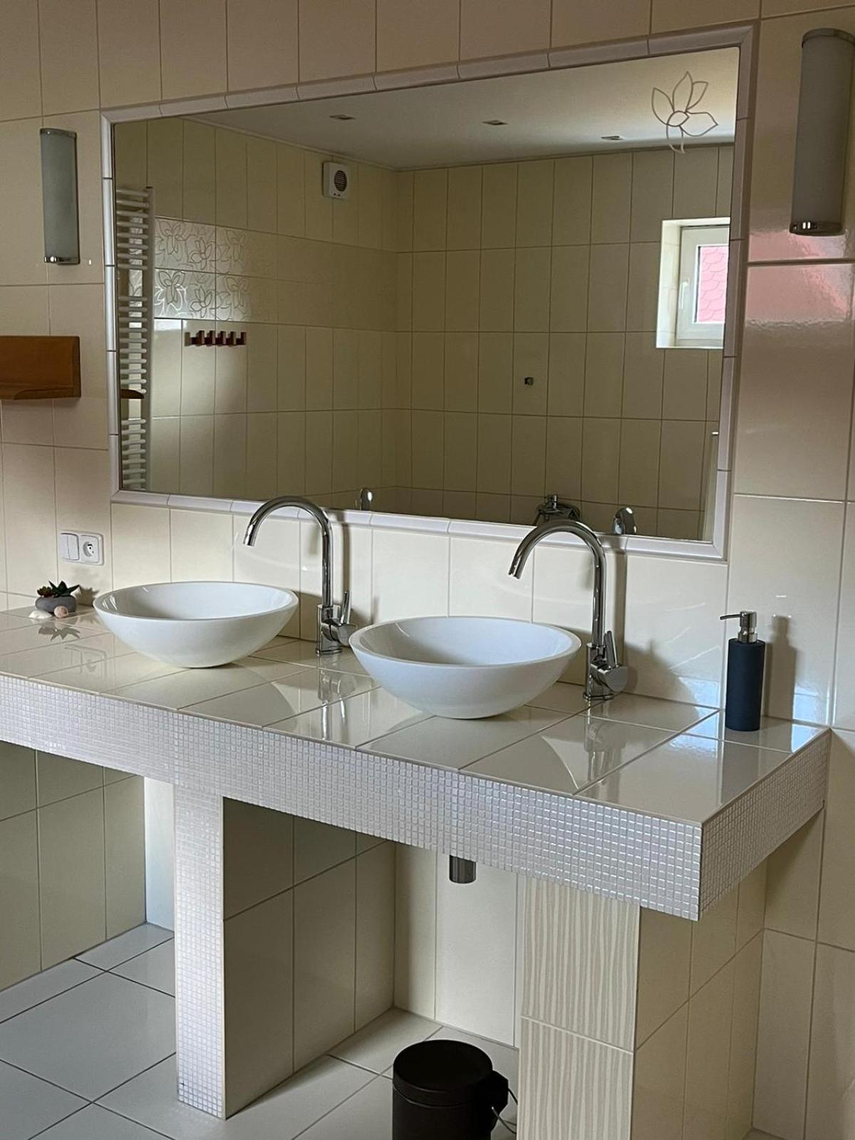 Apartman Pod Klasterem 伦布尔克 外观 照片